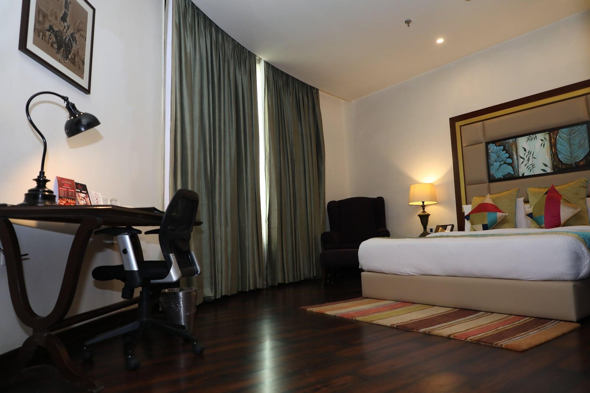 Ramada By Wyndham Jalandhar City Center Экстерьер фото